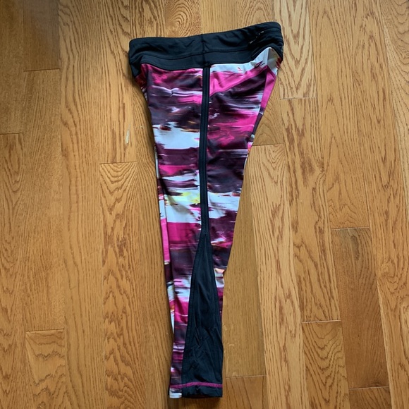 Lululemon cropped leggings size 6 - Picture 4 of 5